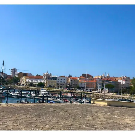 Entire 2 Bedroom Or Private In Centre Of Figueira 피게이라다포즈