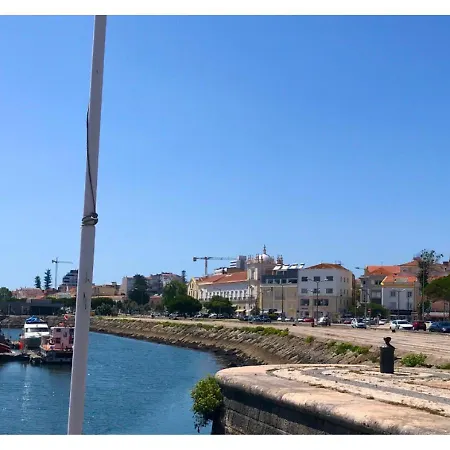 Entire 2 Bedroom Or Private In Centre Of Figueira 피게이라다포즈