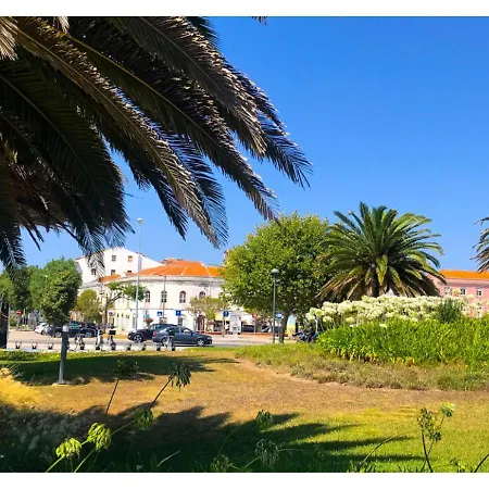 Entire 2 Bedroom Or Private In Centre Of Figueira 피게이라다포즈