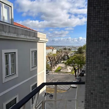 Entire 2 Bedroom Or Private In Centre Of Figueira 홈스테이 피게이라다포즈
