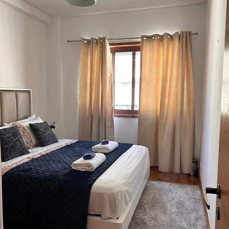 Entire 2 Bedroom Or Private In Centre Of Figueira 홈스테이 *