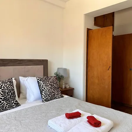 Entire 2 Bedroom Or Private In Centre Of Figueira 피게이라다포즈