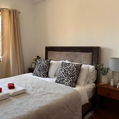 Entire 2 Bedroom Or Private In Centre Of Figueira 홈스테이 *