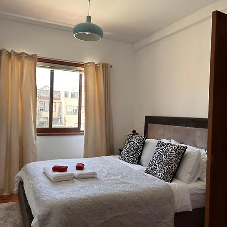 Entire 2 Bedroom Or Private In Centre Of Figueira 홈스테이 피게이라다포즈